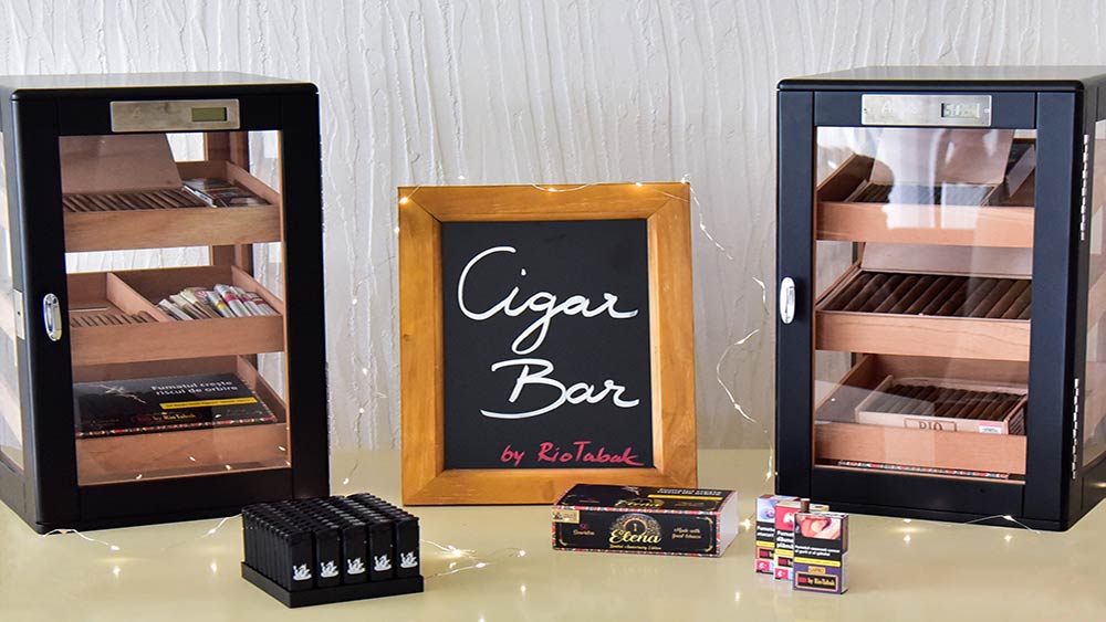 Bar de trabucuri in cutie de lemn cu umidoare si brichete