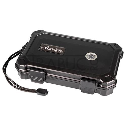 560803 humidor calatorie angelo black fabricat din plastic rezistent cu exterior negru prevazut cu un higrometru si un umidificator