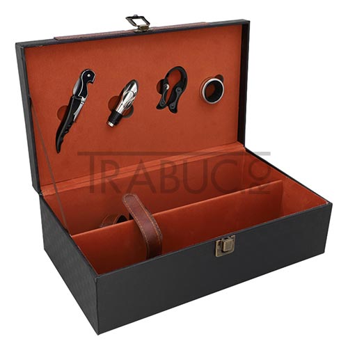 Set cu 4 accesorii pentru vin DM 29 Luxury Brown cu loc pentru 2 sticle